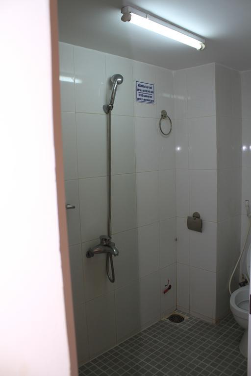 Ngoc Mai Guesthouse Буон Ма Туот Стая снимка